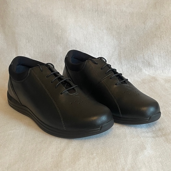 Drew Women’s Tulip Black Calf Tie Shoe, Size 12W, Model 10202-12 - Picture 1 of 9